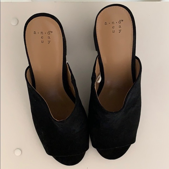 Mules - Picture 4 of 7